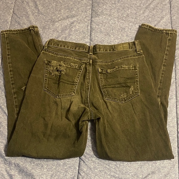 American Eagle Outfitters Black Distressed Mom Jeans - Picture 2 of 9